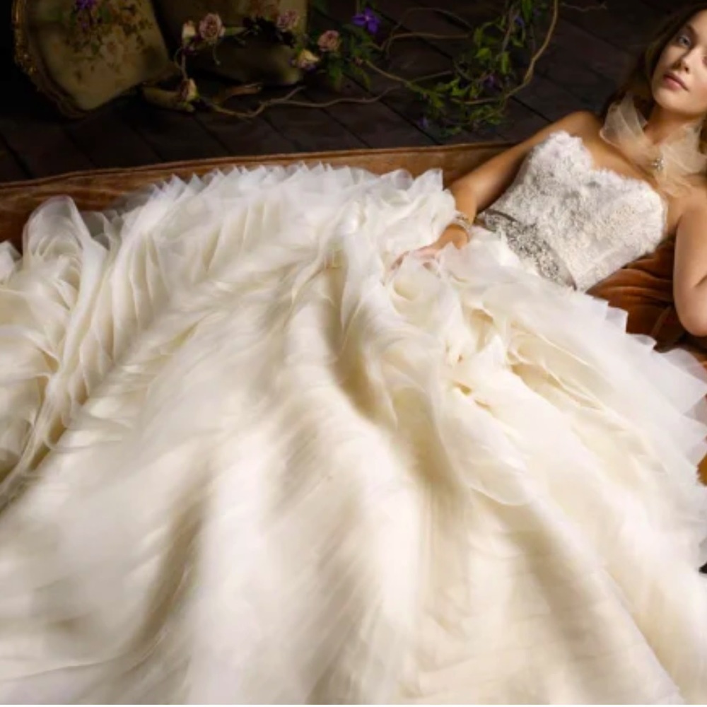 Lazaro wedding gown dress size 0-2